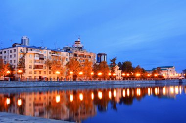 Yekaterinburg iset Nehri üzerinde inşa