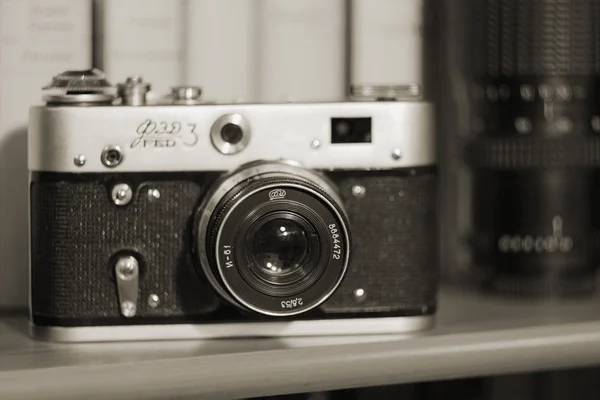 Vintage camera in een lederen tas — Stockfoto