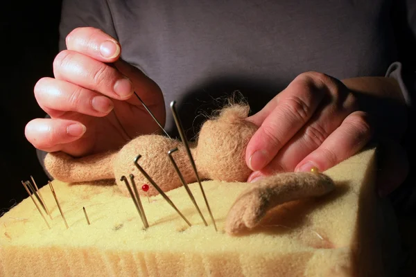 Puppen aus Wolle herstellen Stockbild