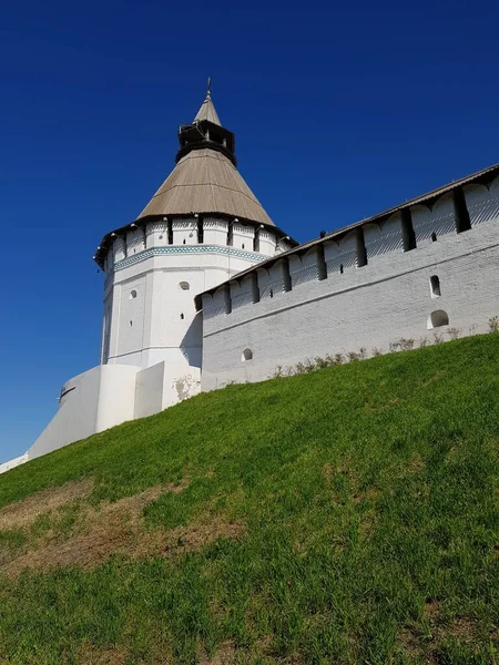 Torres Brancas Paredes Kremlin Astrakhan — Fotografia de Stock