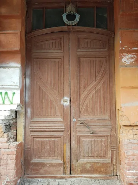Alte Holztür Einem Steinhaus — Stockfoto