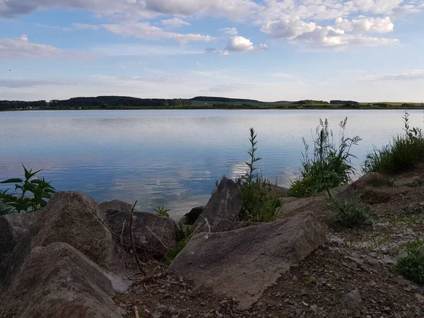 Gray Stones Lie Shore Lake — Stock Photo, Image