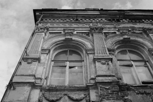 Ventanas Antiguas Edificio Piedra —  Fotos de Stock