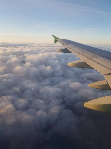 Літак Летить Блакитному Небі — стокове фото