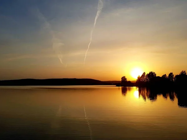 Oranžový Západ Slunce Jezeře — Stock fotografie