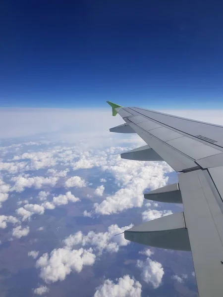 Letadlo Letí Modré Obloze — Stock fotografie