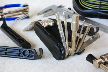 Bisiklet tamir araçları ve malzemeler