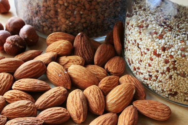 Nötter Och Quinoa För Hälsosam Kost — Stockfoto