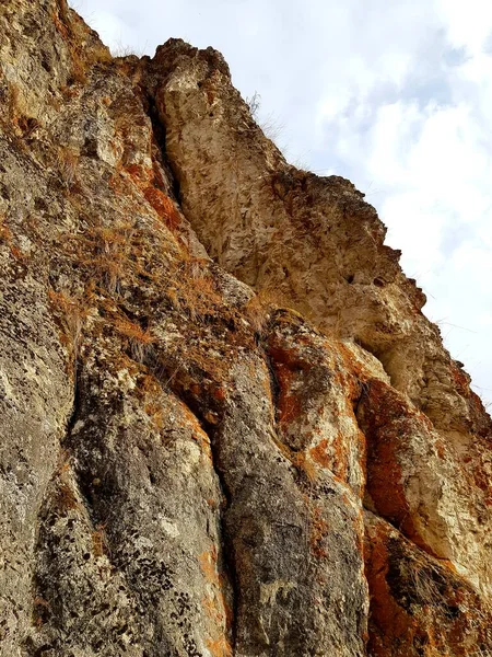 Acantilados Piedra Cubiertos Con Hierba Otoño —  Fotos de Stock
