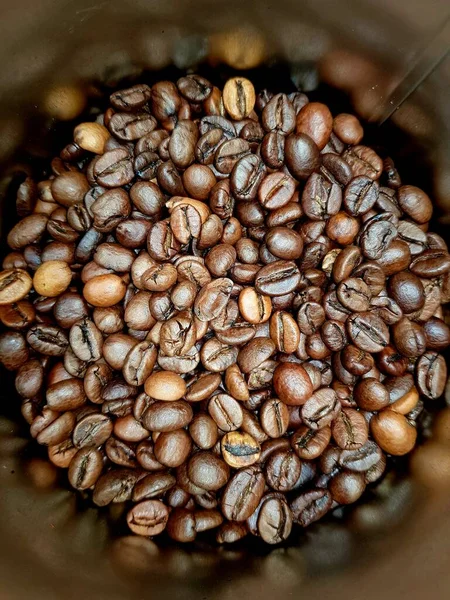 ダークローストブラウンコーヒー豆 — ストック写真