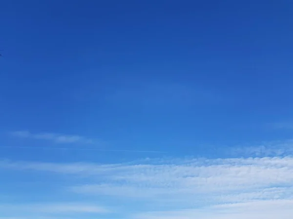 Witte Trail Vanuit Een Vliegtuig Blauwe Hemel — Stockfoto