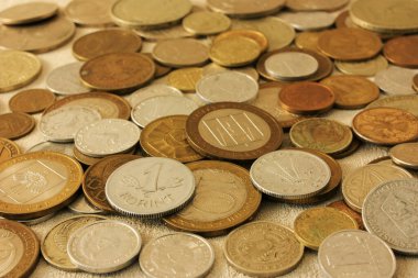 Farklı ülkelerin eski paraları.