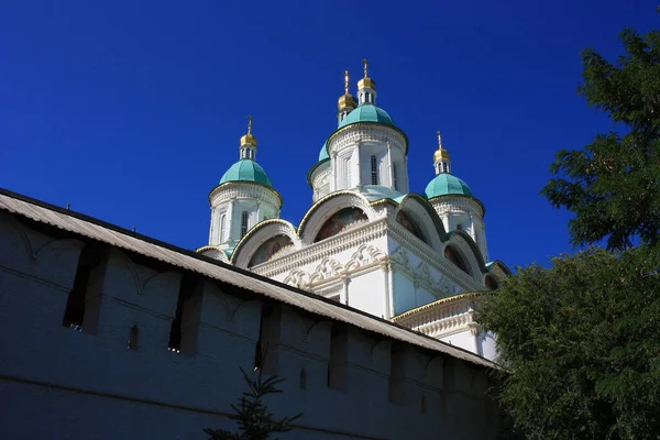 Iglesia Cristiana Con Cúpulas Verdes — Foto de Stock