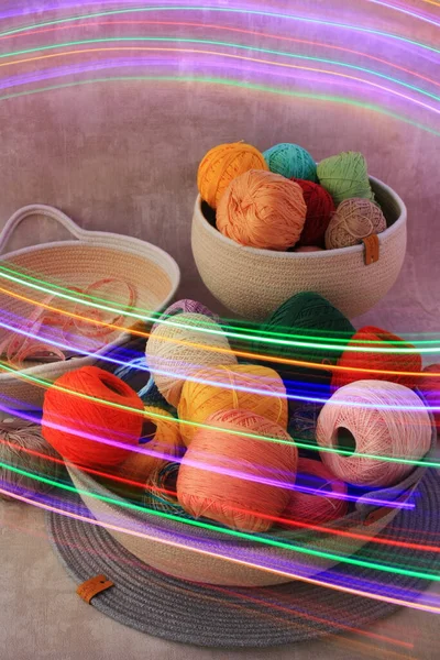 Boules Fil Multicolores Dans Panier — Photo