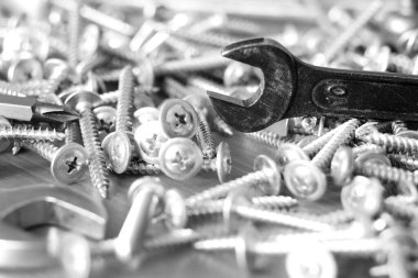 Metal vidalar, tornavida parçaları ve açıcılar