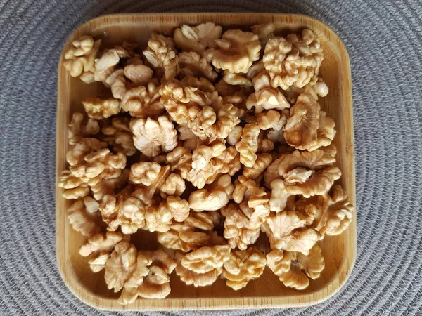 Nueces Plato Madera — Foto de Stock