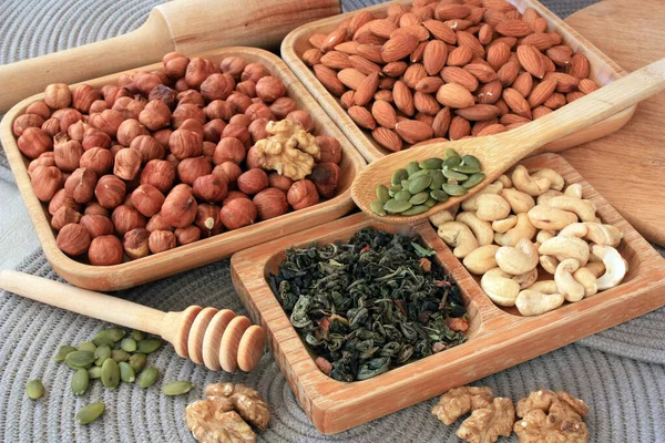 Leafy Green Tea Nuts — Stock Photo, Image