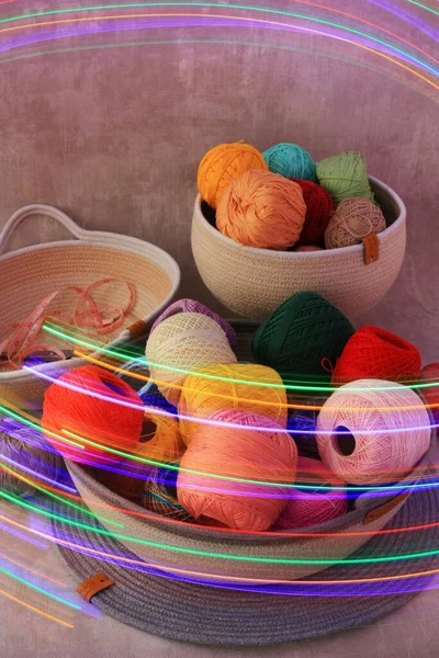 Boules Fil Multicolores Dans Panier — Photo