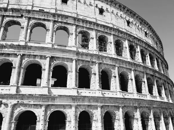 Roma Kolezyumunun antik taş duvarları