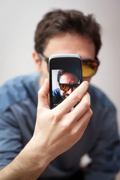 Frontaal uitzicht op selfie — Stockfoto