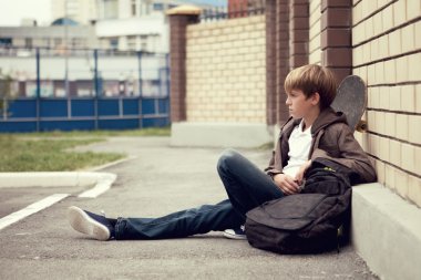 okul teen scholbag ve kaykay ile