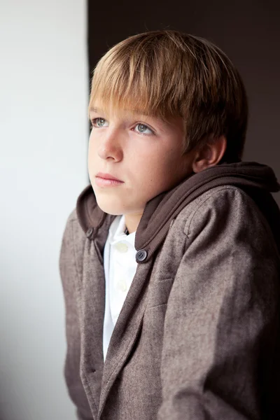 Ritratto di adolescente triste all'aperto — Foto Stock