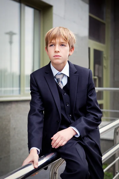 Business teenager looks forward — Stock Photo, Image