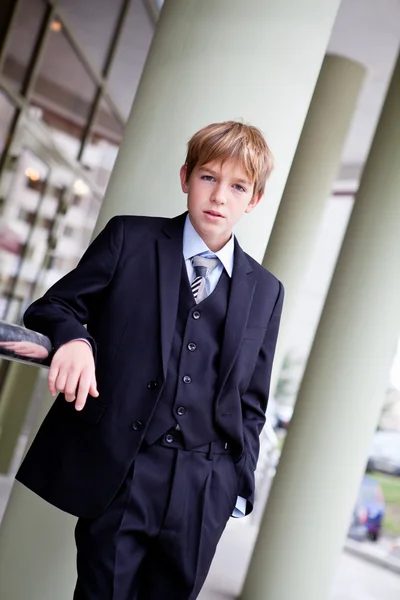 Business teenager looks forward — Stock Photo, Image