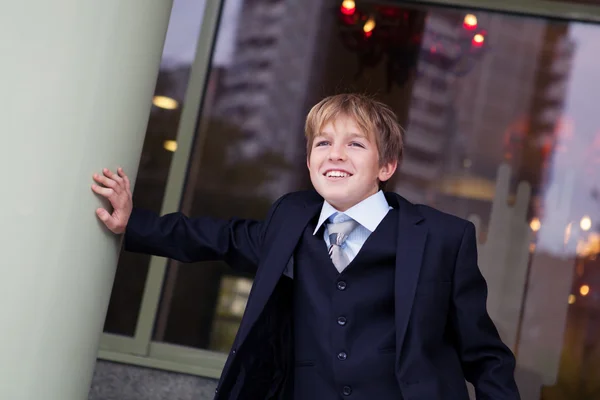 Successful business teen in street setting — Stock Photo, Image