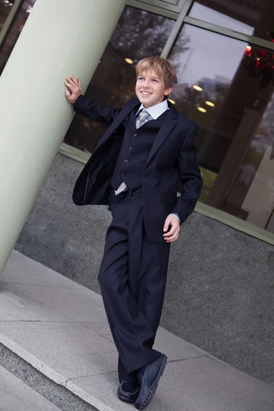 Successful business teen in street setting — Stock Photo, Image