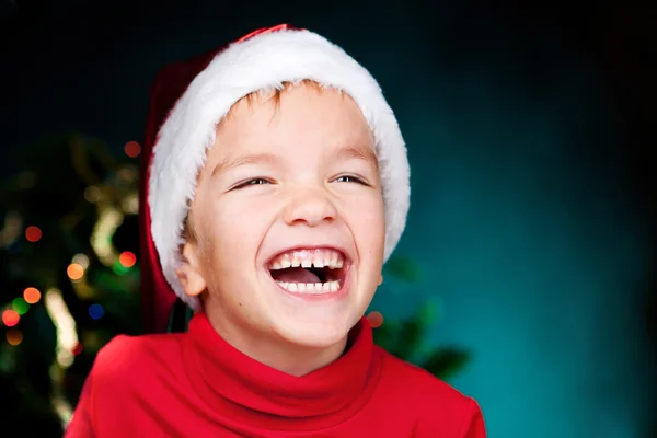 Menino feliz em santa chapéu — Fotografia de Stock