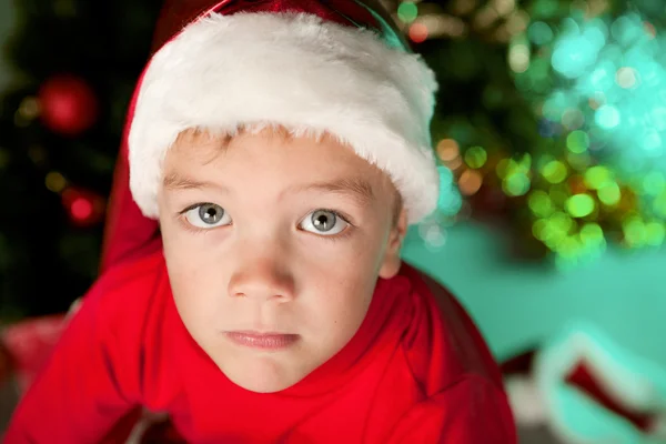 Menino pequeno em santa chapéu — Fotografia de Stock