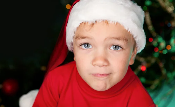 Niño pequeño en sombrero de santa — Foto de Stock