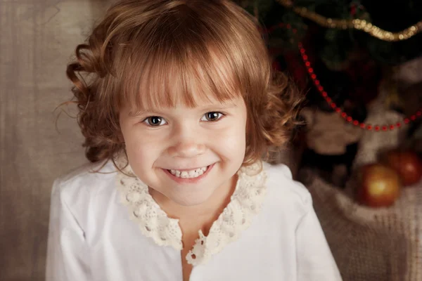 Niña en camisón en el Año Nuevo — Foto de Stock