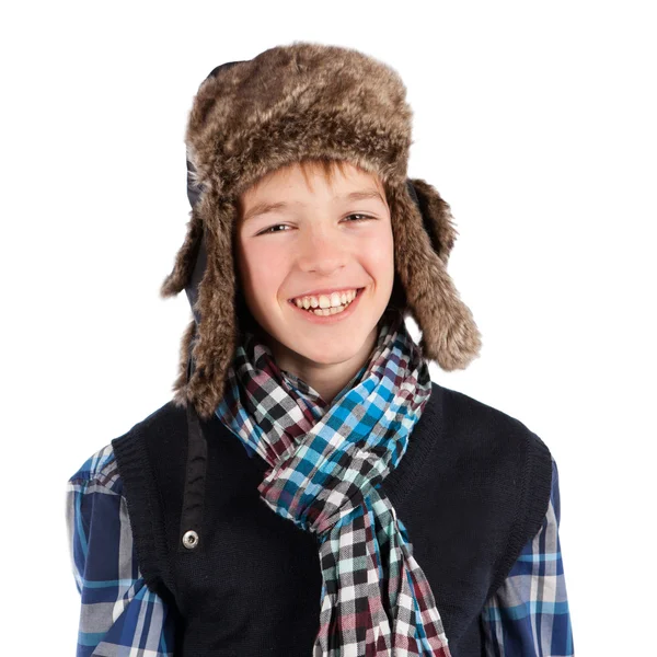 Retrato de adolescente usando chapéu de pele — Fotografia de Stock