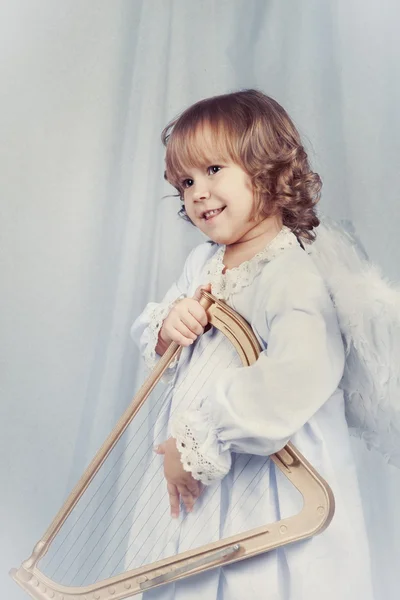 クリスマスの翼を持つきれいな女の子 — ストック写真