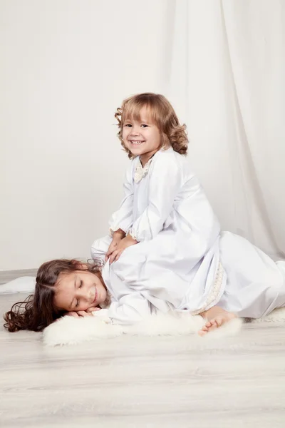 Portrait of two happy sisters, christmas — Stock Photo, Image