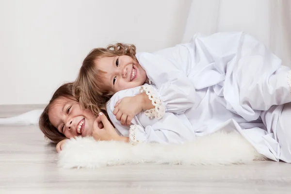 Portrait of two happy sisters, christmas — Stock Photo, Image