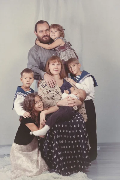 Retrato de grande família perto da árvore de Natal, Natal — Fotografia de Stock