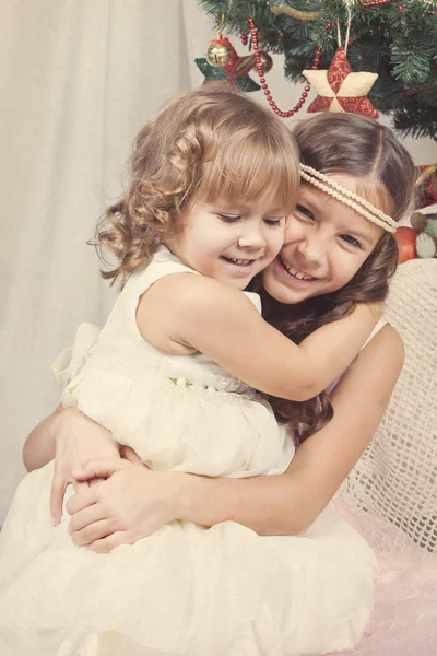 Portrait of two happy sisters, christmas — Stock Photo, Image