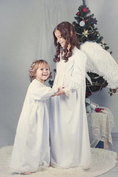 Portrait of two happy sisters, christmas — Stock Photo, Image