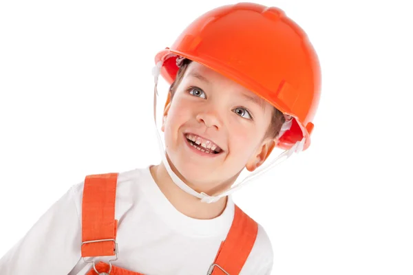 Портрет хлопчика в помаранчевому шоломі, ізоляція — стокове фото