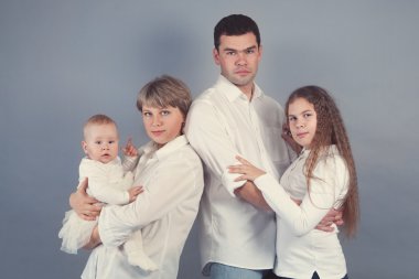 mutlu bir aile portresi studio