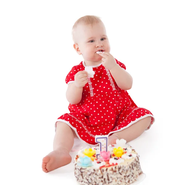 Bebé niña y su pastel de cumpleaños . — Foto de Stock