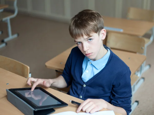 Student and tablet in classroom — Stock Photo, Image