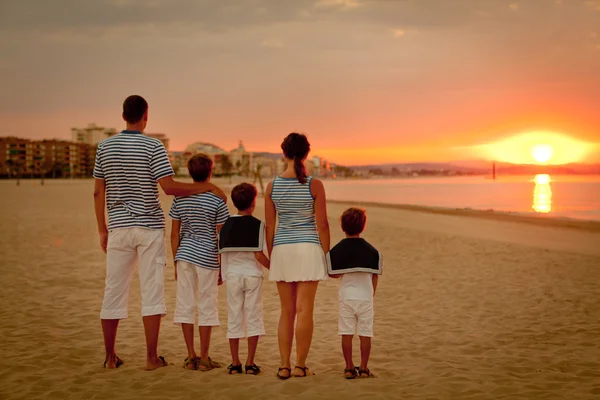 Portrait of happy family near yacht — Stock Photo, Image