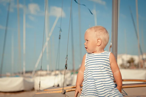 Portrait of young girl near yacht — Stock Photo, Image