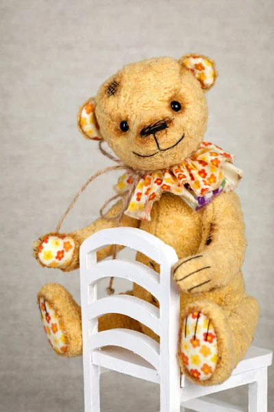 Portrait of old fashioned teddy bear — Stock Photo, Image