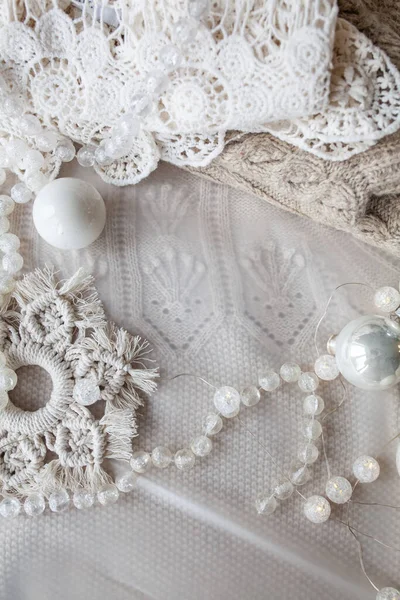 Beautiful Delicate White Christmas Background Beads Balls New Year Decor — Stock Photo, Image