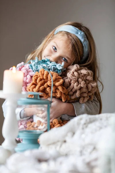 Beautiful Girl Hugs Multicolored Plush Yarn — Stock Photo, Image